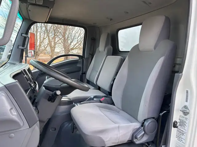 2018 Isuzu NNR Cube Van - Photo 8