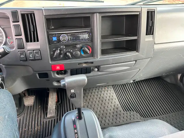 2018 Isuzu NNR Cube Van - Photo 10