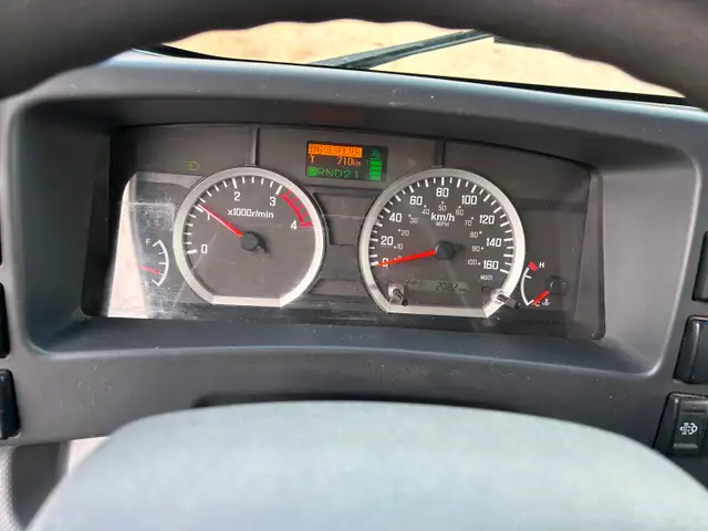 2018 Isuzu NNR Cube Van - Photo 11