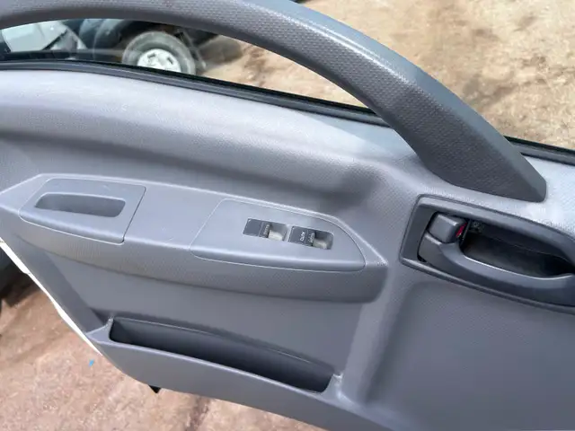 2018 Isuzu NNR Cube Van - Photo 13