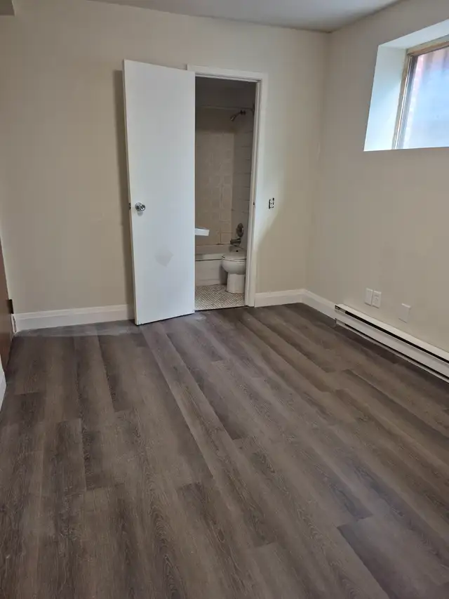 Bright private room/Bath on 1st Floor church/Wellesley area - Photo 3