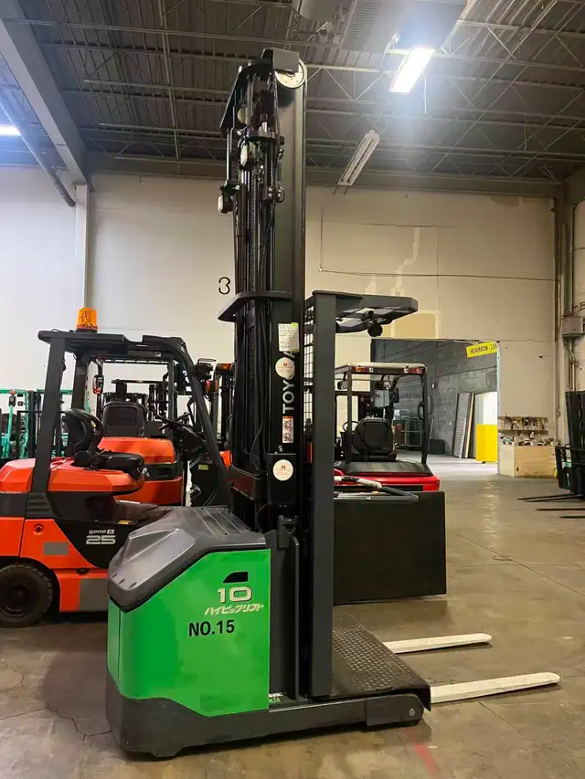 Toyota Order Picker 2200lbs/ Reach 5M16.4 Feet