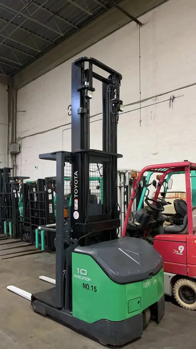 Toyota Order Picker 2200lbs/ Reach 5M16.4 Feet - Photo 2