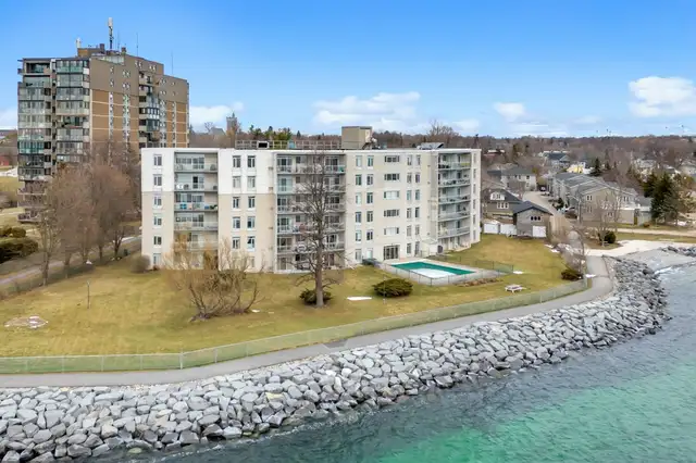 2 Bedroom Waterfront Condo-Kingston!