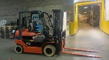 Toyota 5500lbs electric forklift reach 14.1 feet - Photo 2