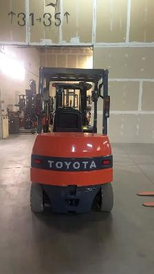 Toyota 5500lbs electric forklift reach 14.1 feet - Photo 3