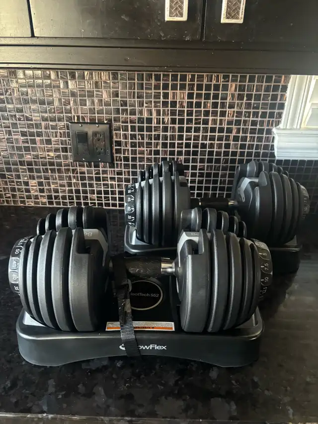 Brand New set of  Bow Flex  552 adjustable dumbbells - Photo 2