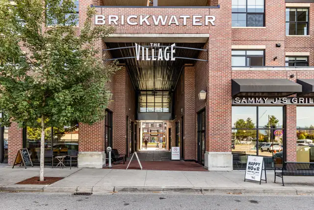 Stunning 1,500  Sq. Ft. Executive Condo Town Centre Maple Ridge