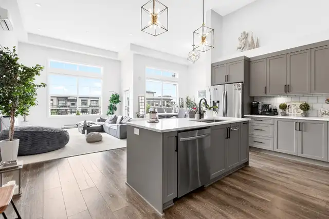 Stunning 1,500  Sq. Ft. Executive Condo Town Centre Maple Ridge - Photo 3