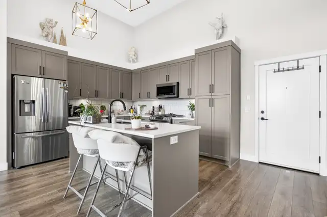 Stunning 1,500  Sq. Ft. Executive Condo Town Centre Maple Ridge - Photo 4