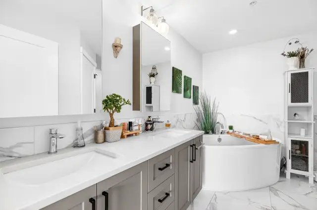 Stunning 1,500  Sq. Ft. Executive Condo Town Centre Maple Ridge - Photo 13