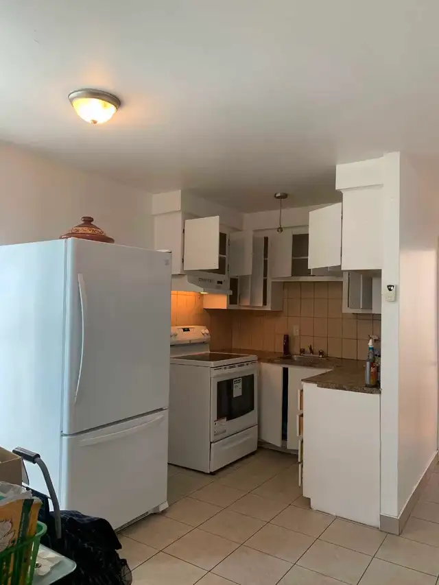 3 1/2 appartement à louer (sous-sol) - Photo 2