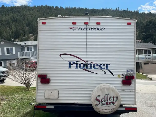 Fleetwood Pioneer Travel Trailer - Photo 3