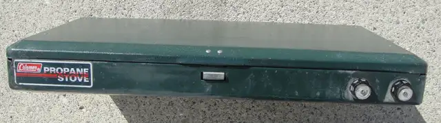 COLEMAN 2 BURNER PROPANE CAMPING STOVE - Photo 2