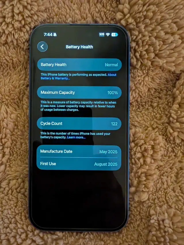 iPhone 16   airport - Photo 2