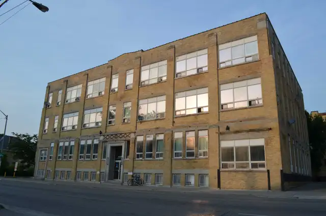 1 BD Suite with lots of character - On Adelaide St at Dundas St