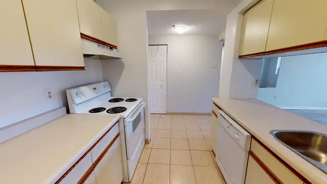 One Bedroom Suite - Heritage Building Must See - Photo 3