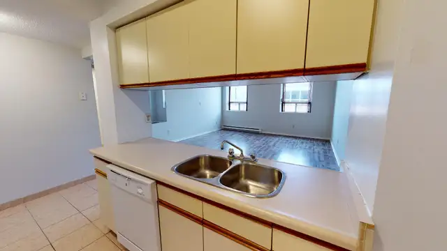 One Bedroom Suite - Heritage Building Must See - Photo 4