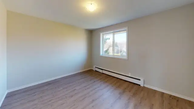 2BD Townhouse Near Trafalgar and Hale Street - HEAT INCLUDED! - Photo 5