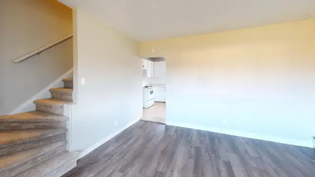 2BD Townhouse Near Trafalgar and Hale Street - HEAT INCLUDED! - Photo 7