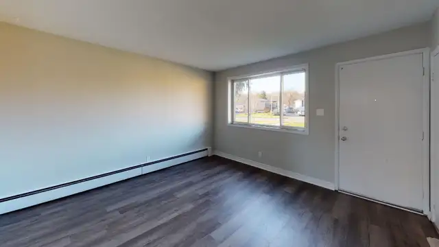 2BD Townhouse Near Trafalgar and Hale Street - HEAT INCLUDED! - Photo 8