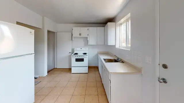 2BD Townhouse Near Trafalgar and Hale Street - HEAT INCLUDED! - Photo 13