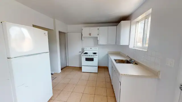 2BD Townhouse Near Trafalgar and Hale Street - HEAT INCLUDED! - Photo 14