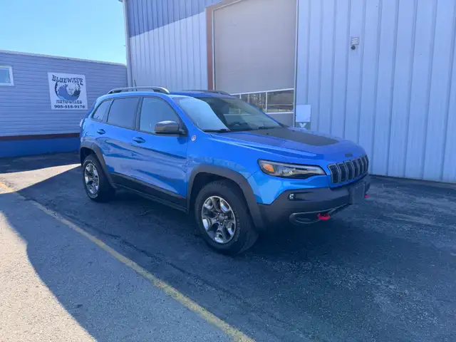 2019 Jeep Cheroke Trail Hawk! Low KM!