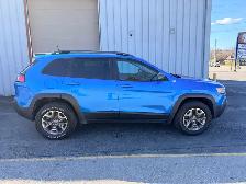 2019 Jeep Cheroke Trail Hawk! Low KM! - Photo 2