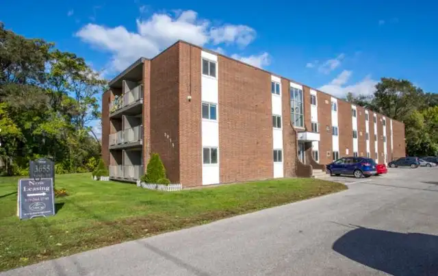 One Bedroom Suite in prime location! - Photo 2