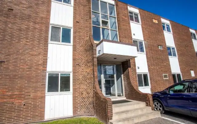 One Bedroom Suite in prime location! - Photo 3