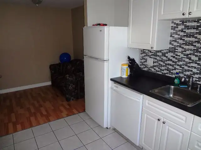 Non-Smoking 1-Bedroom Available in Woodstock - Photo 4