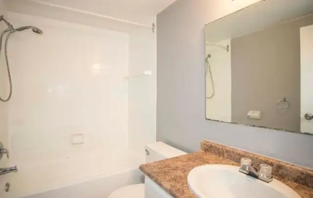 Two Bedroom Suite Available - Sandwich St - Photo 5