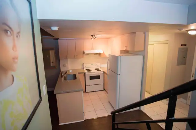 FOR RENT - Prime location - parking inc   all utilities - Photo 9