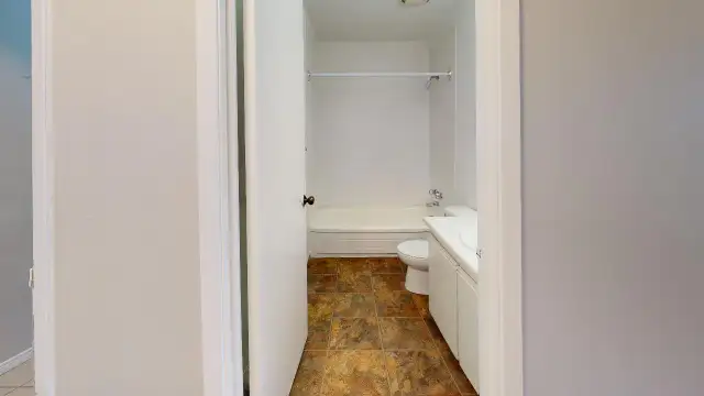 One Bedroom, Beautiful Suite Downtown! - Photo 3