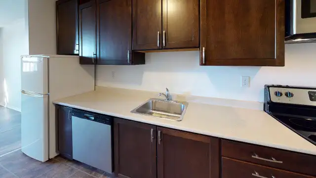 One Bedroom, Beautiful Suite Downtown! - Photo 6