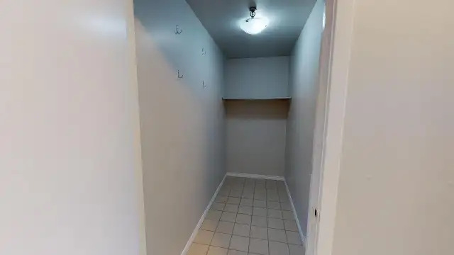 One Bedroom, Beautiful Suite Downtown! - Photo 8