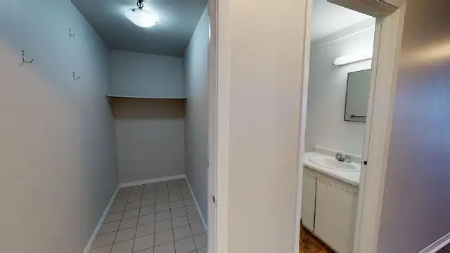 One Bedroom, Beautiful Suite Downtown! - Photo 11