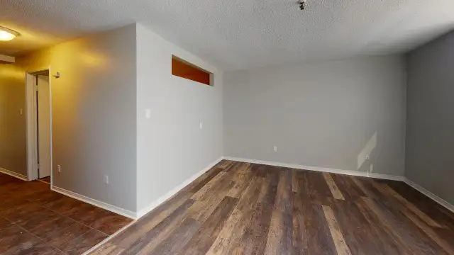 One Bedroom, Beautiful Suite Downtown! - Photo 12