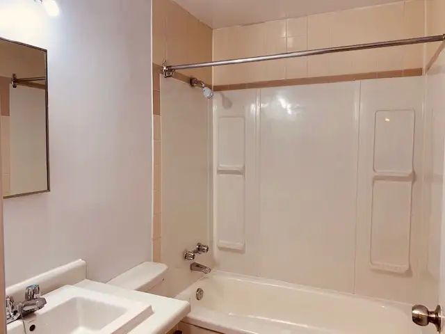 One Bedroom, Beautiful Suite Downtown! - Photo 13