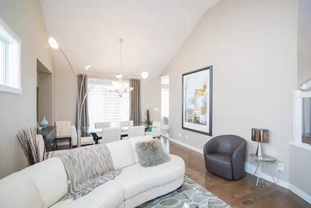 Beautiful 3 Bedroom Home - 77 Mardena Crescent - Photo 4