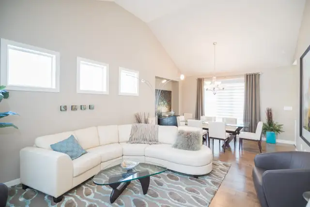 Beautiful 3 Bedroom Home - 77 Mardena Crescent - Photo 5