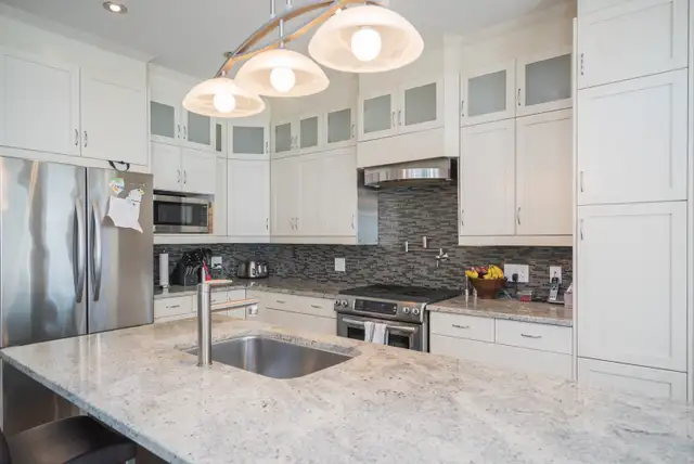 Beautiful 3 Bedroom Home - 77 Mardena Crescent - Photo 6