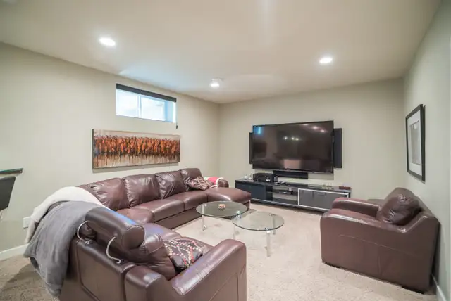 Beautiful 3 Bedroom Home - 77 Mardena Crescent - Photo 11