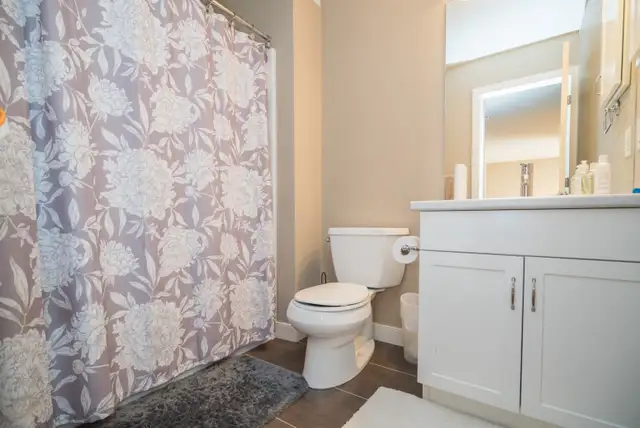 Beautiful 3 Bedroom Home - 77 Mardena Crescent - Photo 14