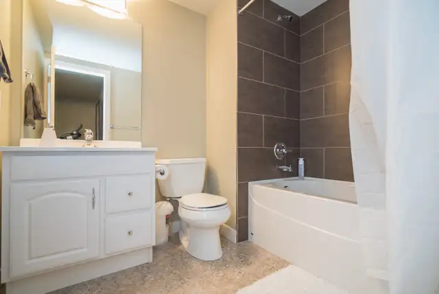 Beautiful 3 Bedroom Home - 77 Mardena Crescent - Photo 15