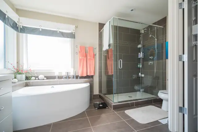 Beautiful 3 Bedroom Home - 77 Mardena Crescent - Photo 16