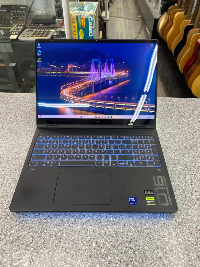 HP Omen Max 16 Gaming Laptop RTX 5090 - Photo 3