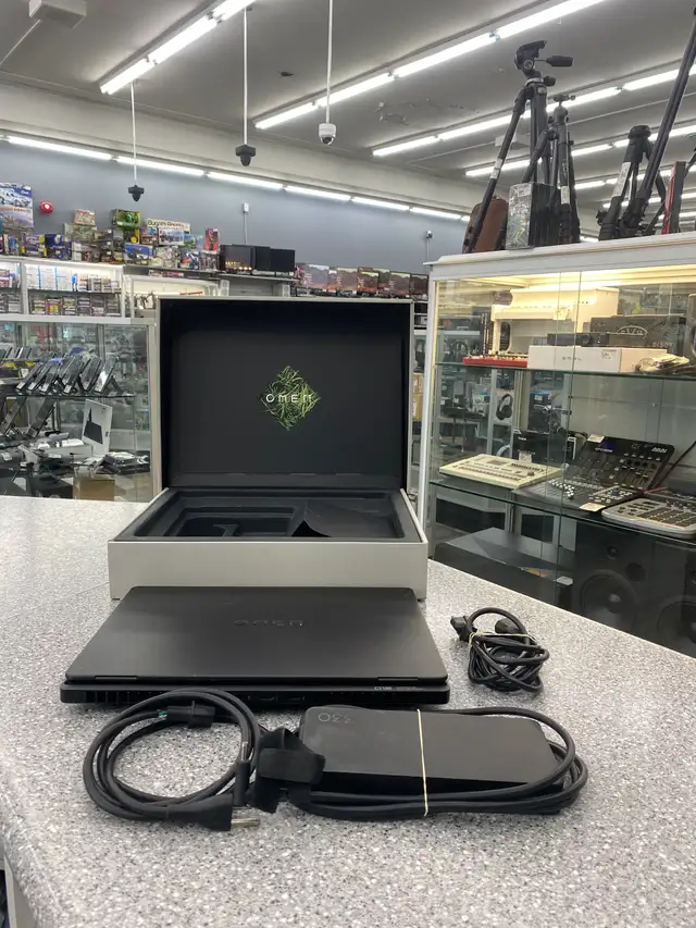 HP Omen Max 16 Gaming Laptop RTX 5090 - Photo 9