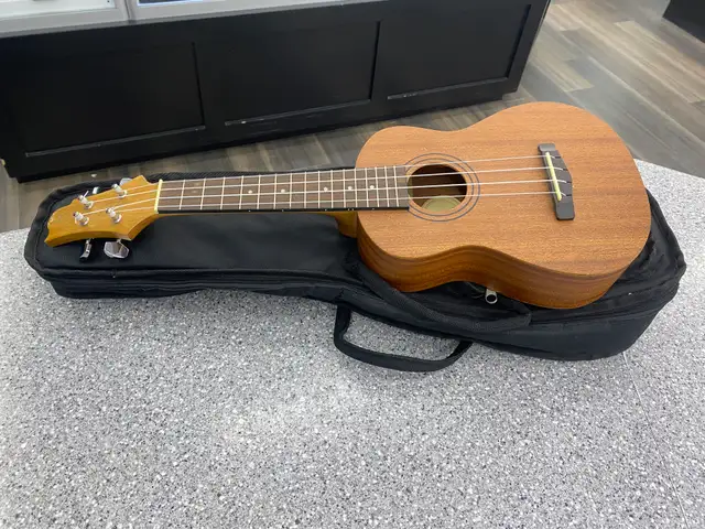 Greg Bennett UK-50 Ukulele